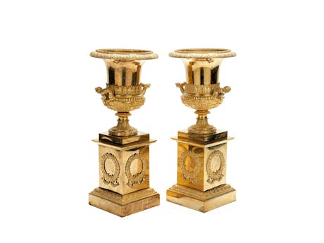 Paar feuervergoldete Medici-Vasen